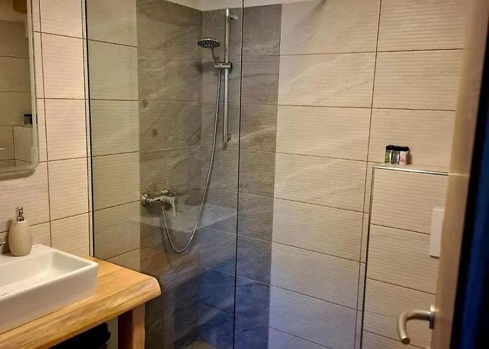 Daire Strancar Wines