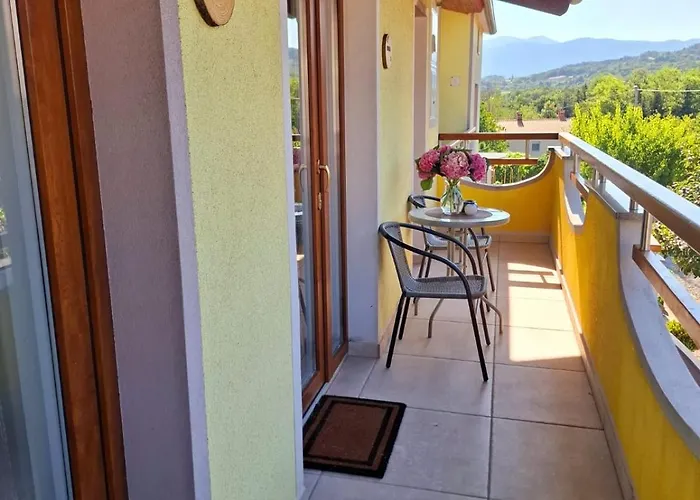 Daire Strancar Wines